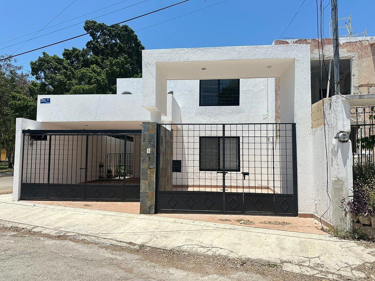 CASA EN RENTA DE ESQUINA EN MONTEREAL (DENTRO DE LA CIUDAD), foto 1 de 24