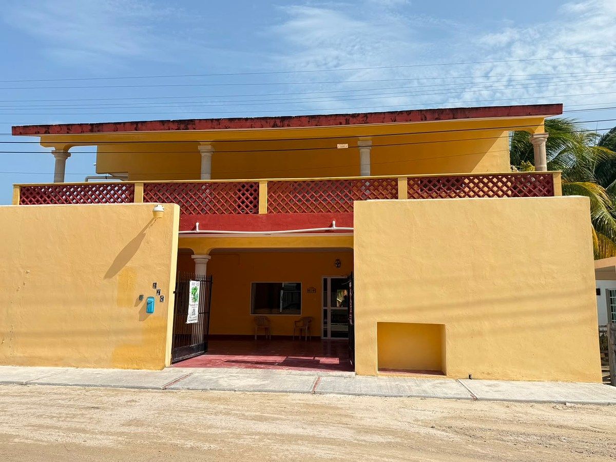 CASA EN VENTA| CHELEM PUERTO| A UNA CUADRA DE LA PLAYA, foto 1 de 27