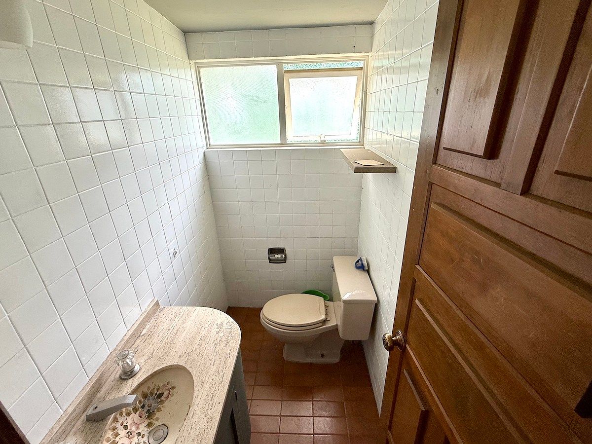 Baño visitas, primer piso, photo 35 of 39