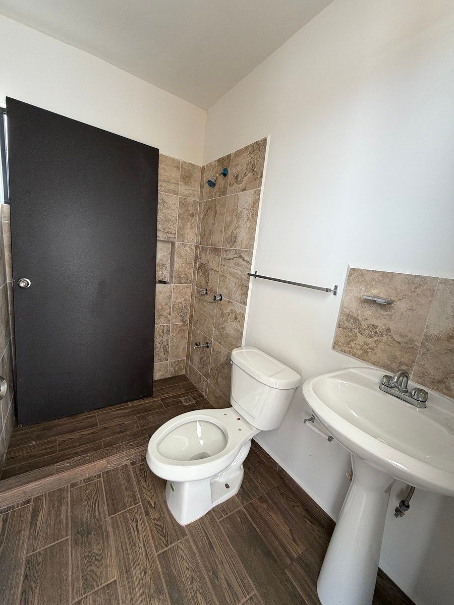 Casa en venta en Esmeralda 3 recámaras y jacuzzi - foto 2