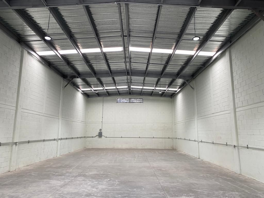 BODEGA DE 415 M A UN COSTADO DE PARQUE EL FLORIDO, foto 1 de 7