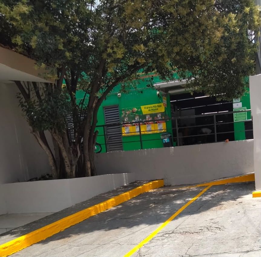 Local em frente à Bodega Aurrerá, foto 1 de 3