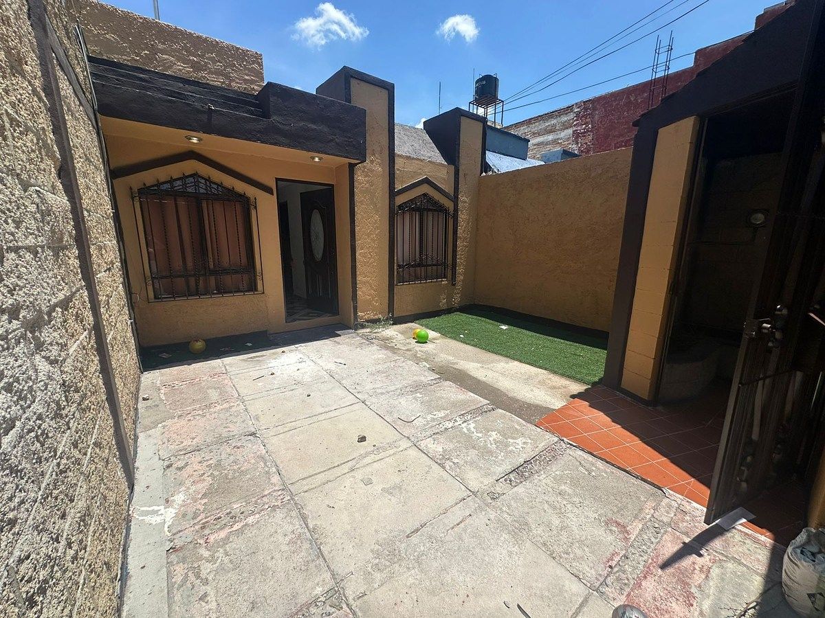 CASA À VENDA EM CASA BLANCA, foto 1 de 7