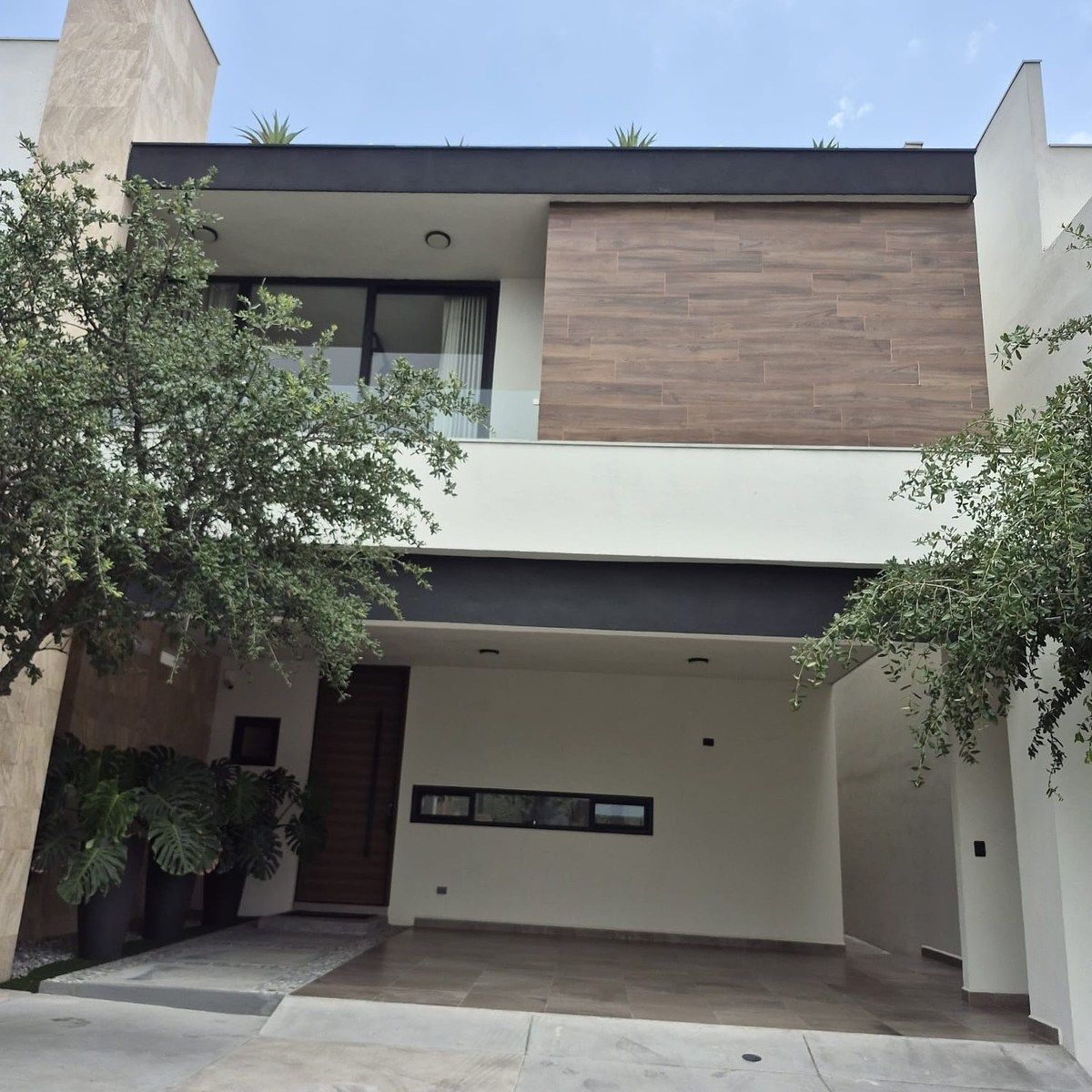 FACHADA, photo 1 of 16
