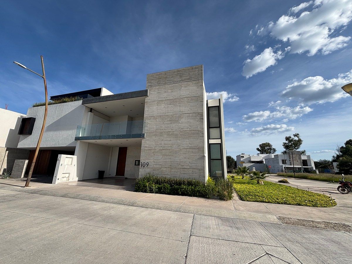 Casa en renta en Cavalia con recámara en PB, foto 1 de 19
