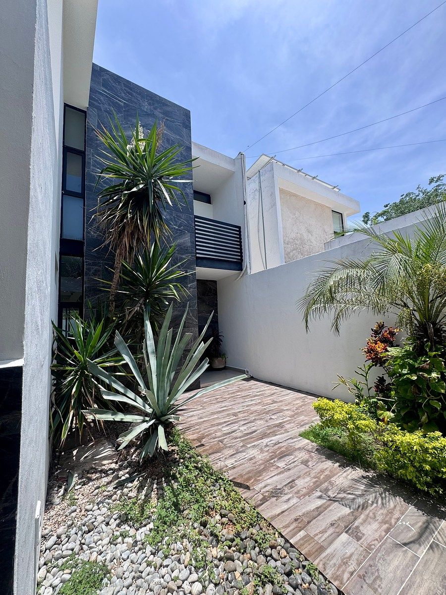 Casa Mobiliada para Aluguel, com Painéis Solares, 3 Quartos Temozón Mérida Yuc., foto 1 de 49