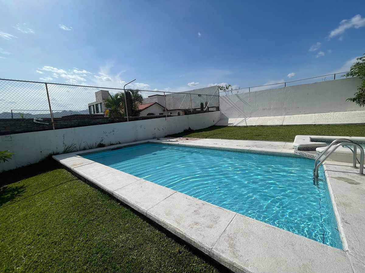 Amplio Jardín, Alberca y Jacuzzi | Lomas de Cocoyoc, foto 1 de 35