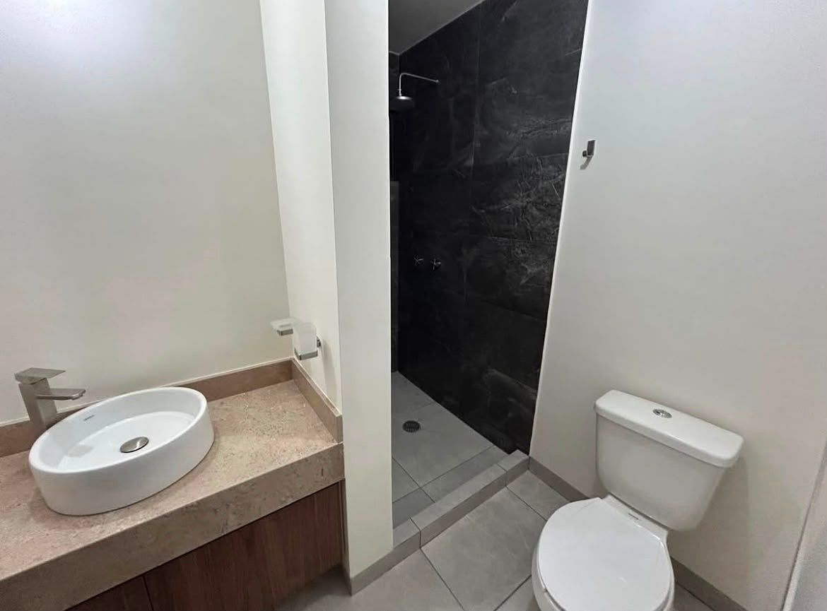 Baño cuarto principal, foto 9 de 14