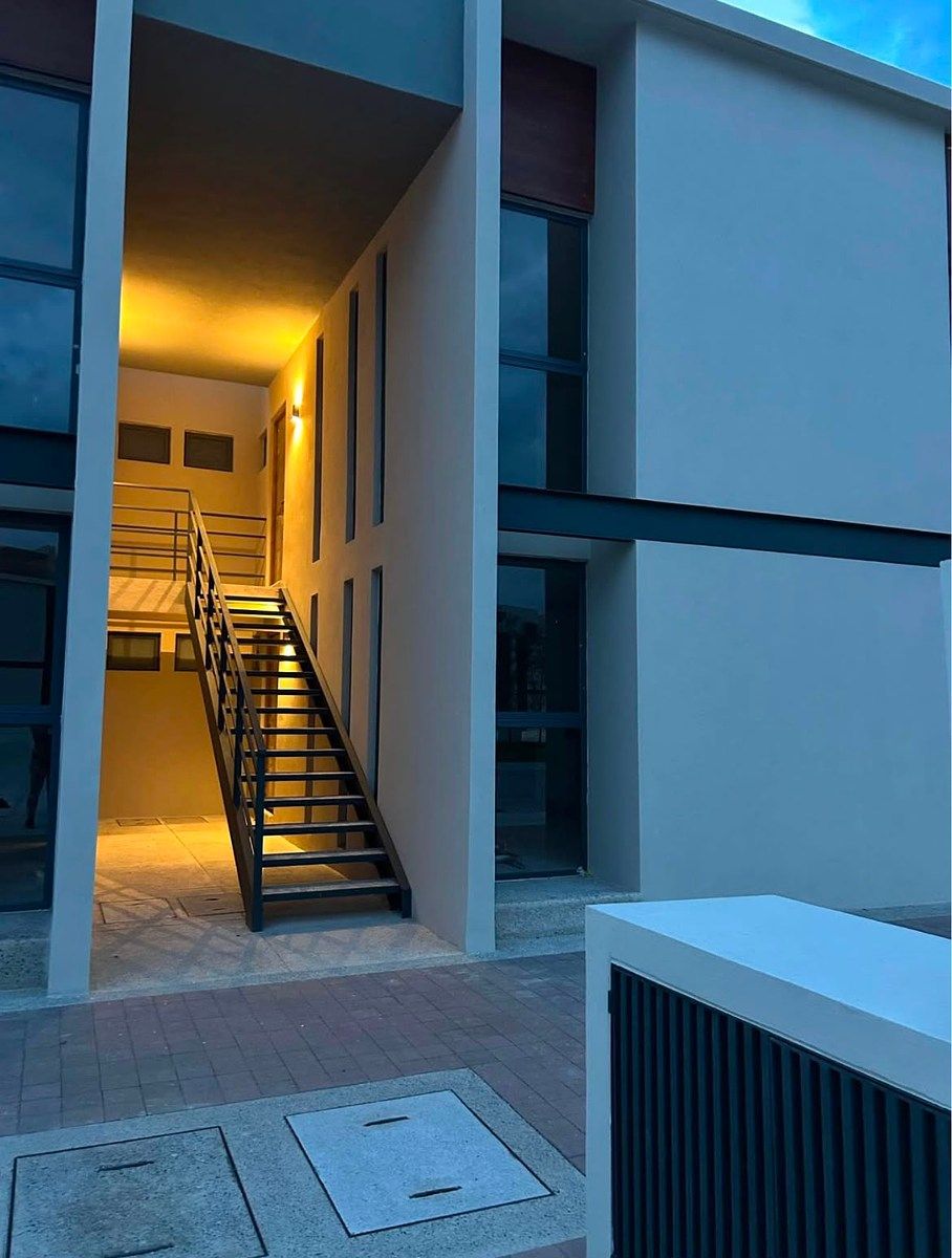 Entrada Edificio, foto 1 de 14