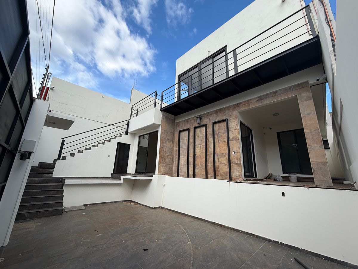 Fachada de la Casa, photo 2 of 12