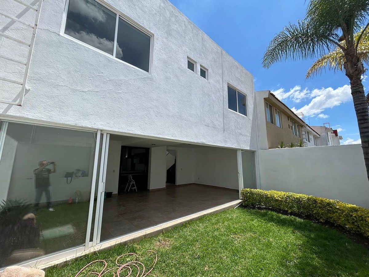 Casa muito bem localizada e em um condomínio bem planejado, foto 1 de 27