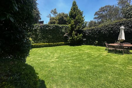 RENTA CASA EN SAN JERÓNIMO LÍDICE CON JARDÍN COMUNITARIO