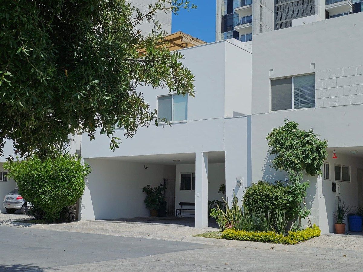 House in Ventanas de La Huasteca, Santa Catarina, photo 2 of 13