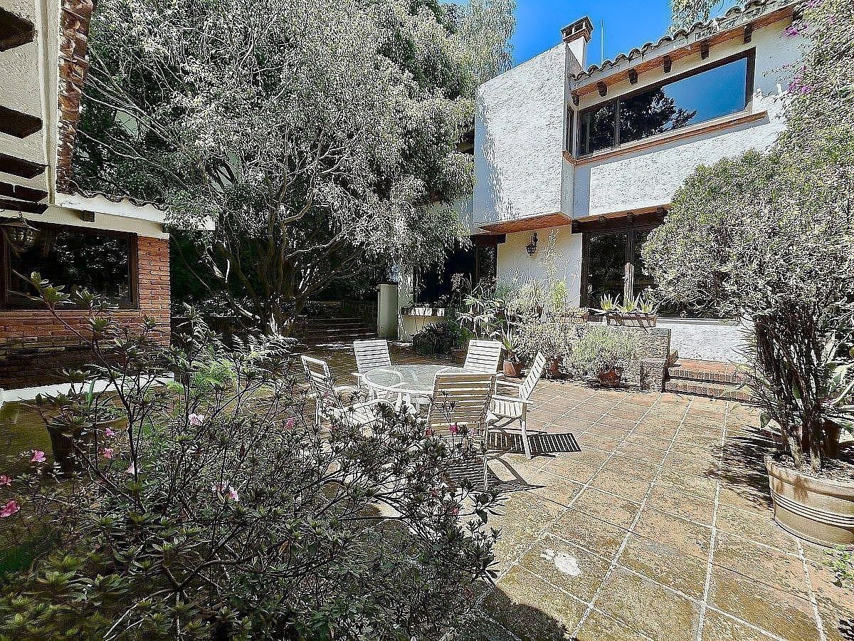 Casa con gran jardín y ambiente rústico en calle cerrada – Lomas Quebradas, foto 1 de 21