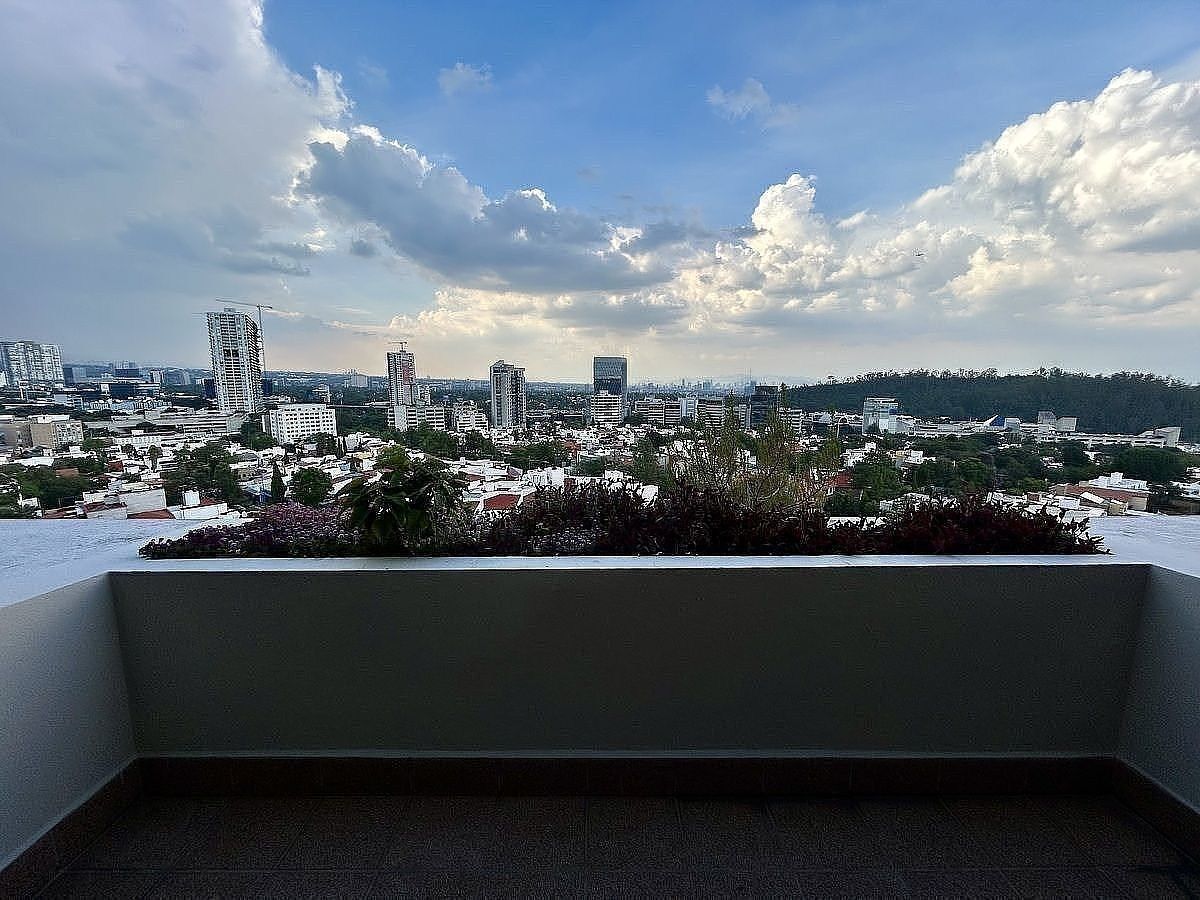 Elegancia y vistas de ensueño en Jardines en la Montaña | PH de 500 m², foto 1 de 25