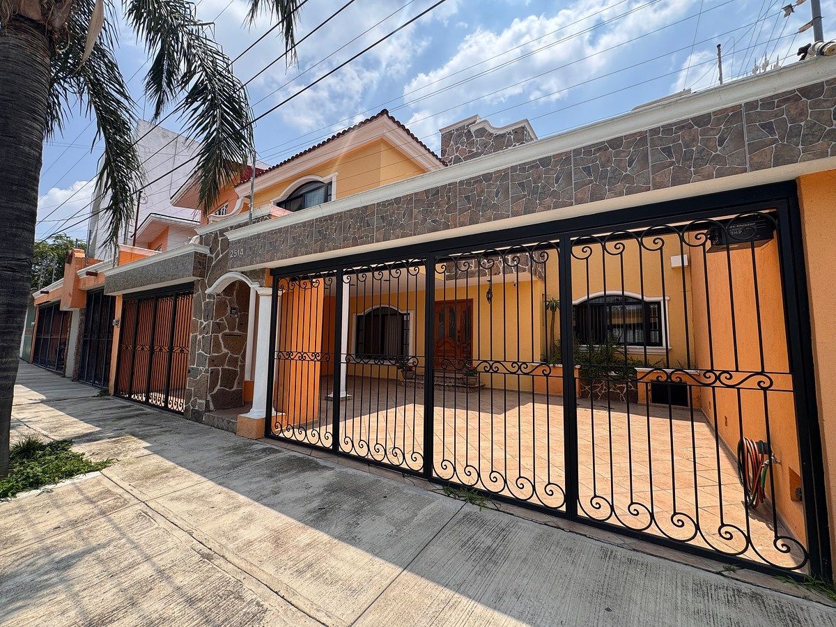 Casa em Bosques de La Victoria, Guadalajara, foto 2 de 41