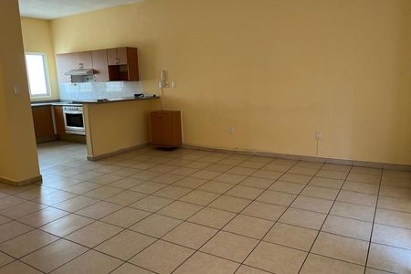 House for sale in Naranjos Juriquilla private community, with study and amenities.
