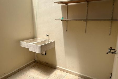 House for sale in Naranjos Juriquilla private community, with study and amenities.