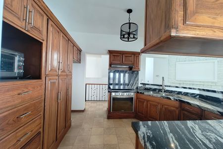 Bosques de San Francisco residence for sale with pool facing park