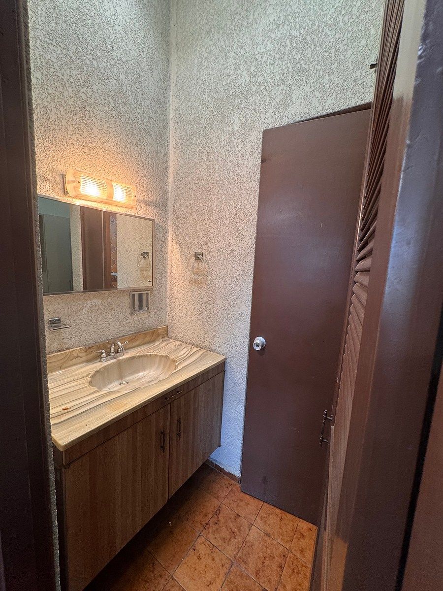 Baño completo recámara principal, foto 12 de 15