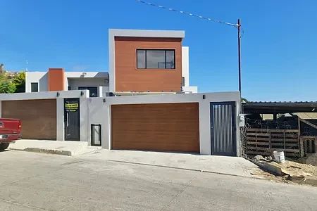 CASA NUEVA EN LOMAS DEL SAUZAL - foto 1