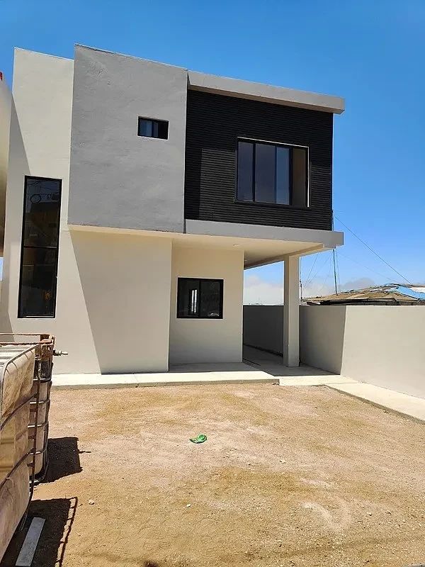 CASA À VENDA NA COLÔNIA REVOLUÇÃO, foto 1 de 13
