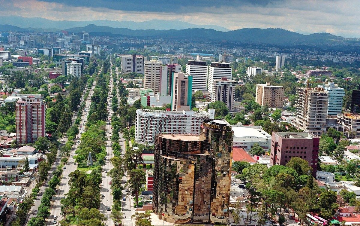 Terreno en Venta – Zona 10, Ciudad de Guatemala - Image 1