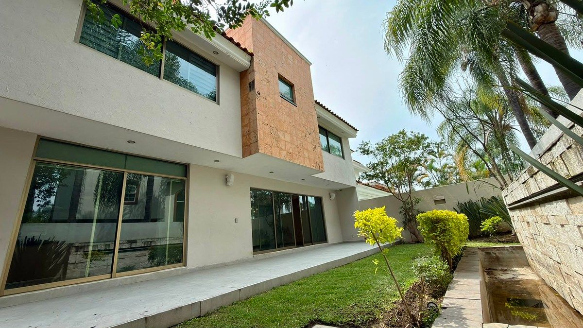 Rent Spacious House in Valle Real 4 bedrooms + service, photo 1 of 25