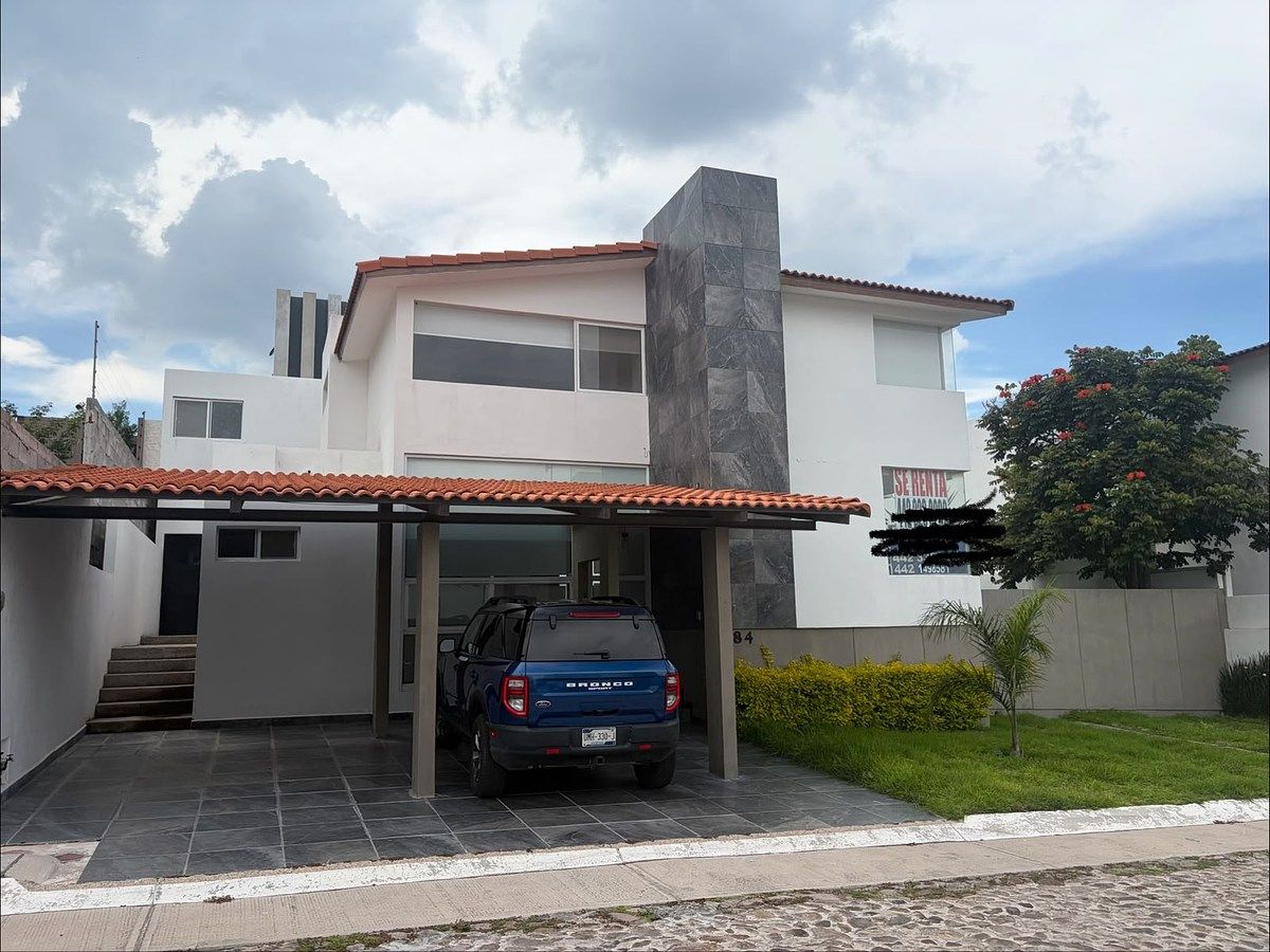 RENTA DE CASA EN VISTA REAL. 3.3, foto 1 de 33