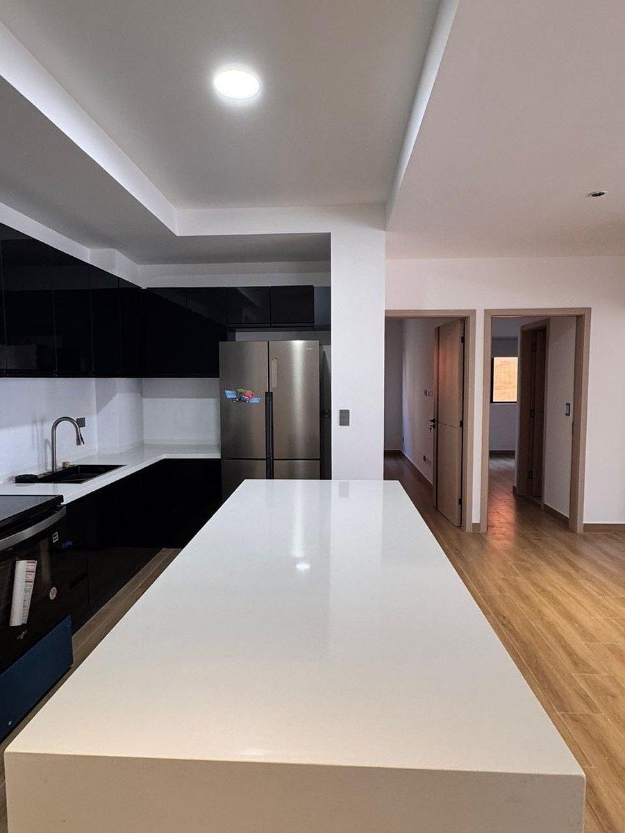 *APARTAMENTO EN ALQUILER – Edificio Sama, zona 15 VH2 - Image 3