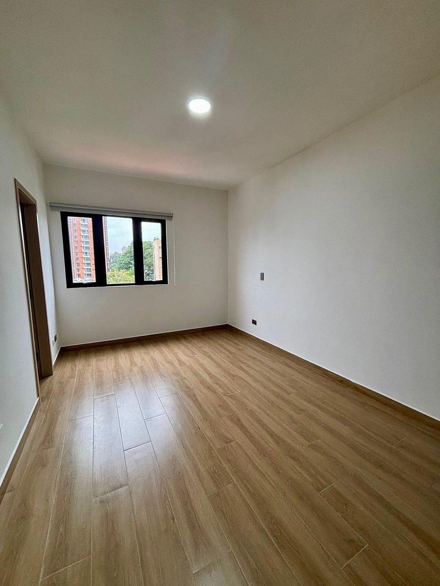 *APARTAMENTO EN ALQUILER – Edificio Sama, zona 15 VH2 - Image 4