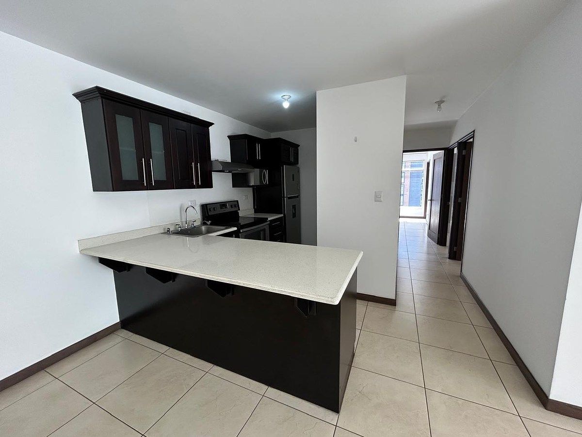 Apartamento en Renta | Edificio Pórtico, Zona 7 - Image 3