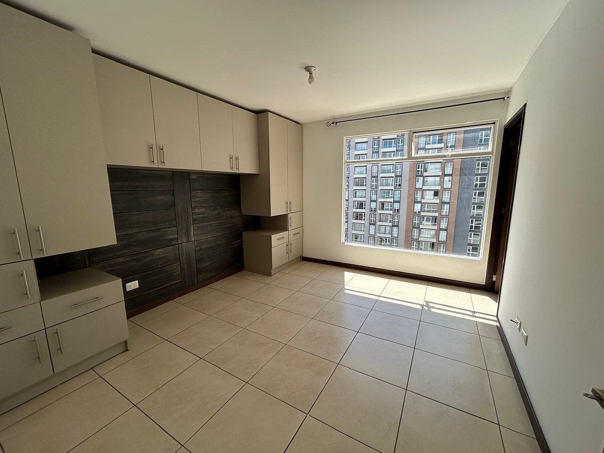 Apartamento en Renta | Edificio Pórtico, Zona 7 - Image 5