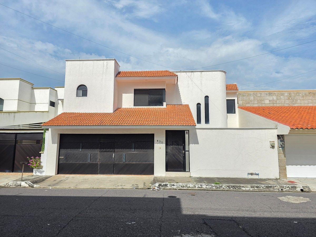 Casa à Venda Fracc. Costa de Ouro, Boca do Rio., foto 1 de 41
