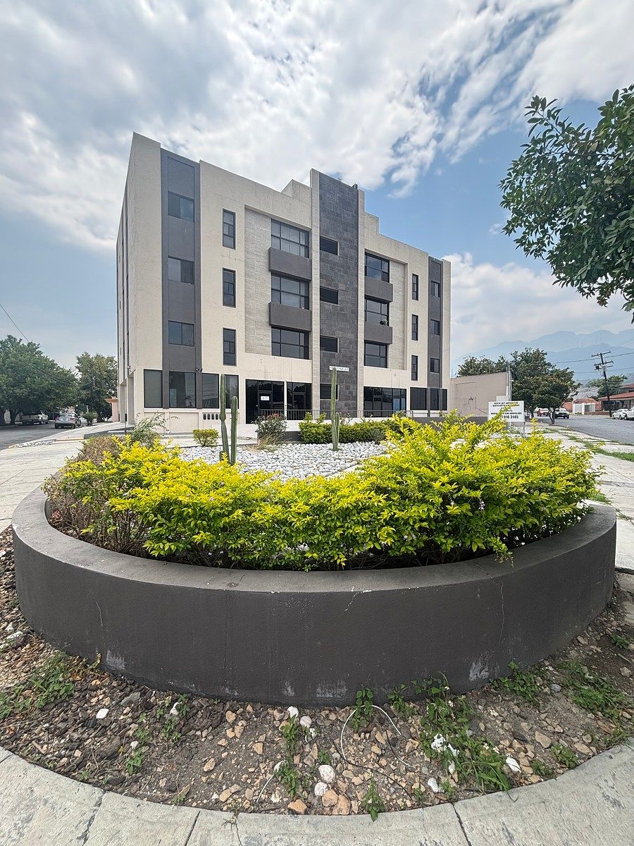 BUILDING COL. ROMA, photo 1 of 9