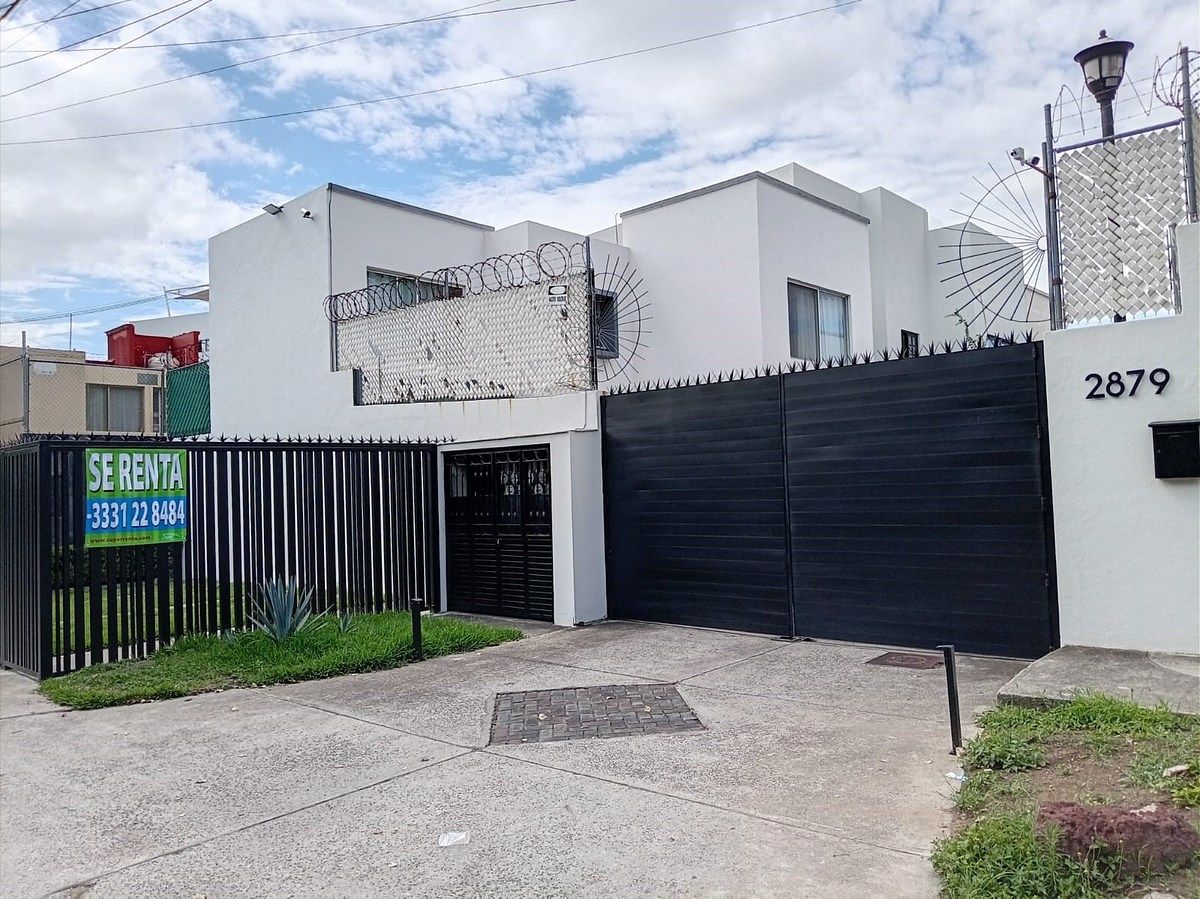 House for rent Av. Inglaterra, Guadalajara, photo 1 of 15