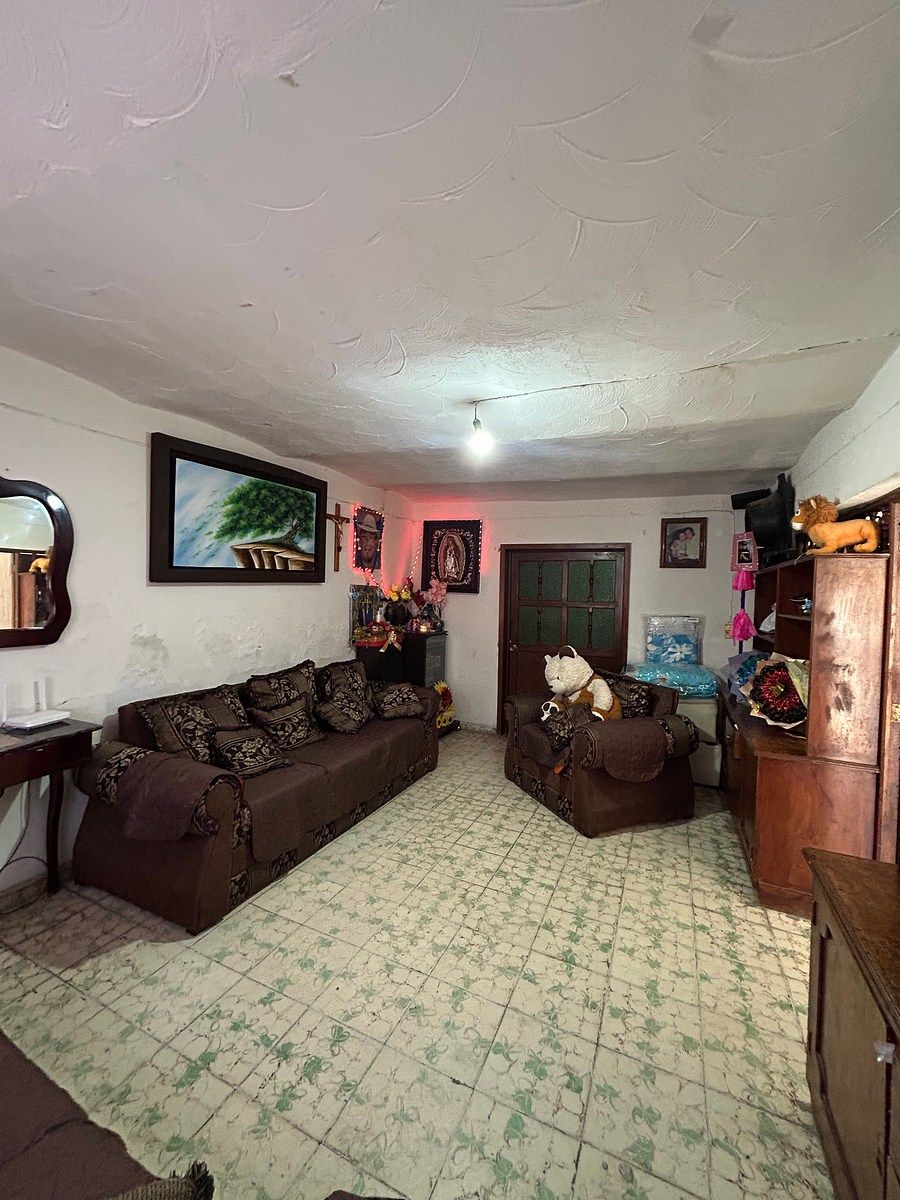 House in the Guadalupe Neighborhood, photo 1 of 26