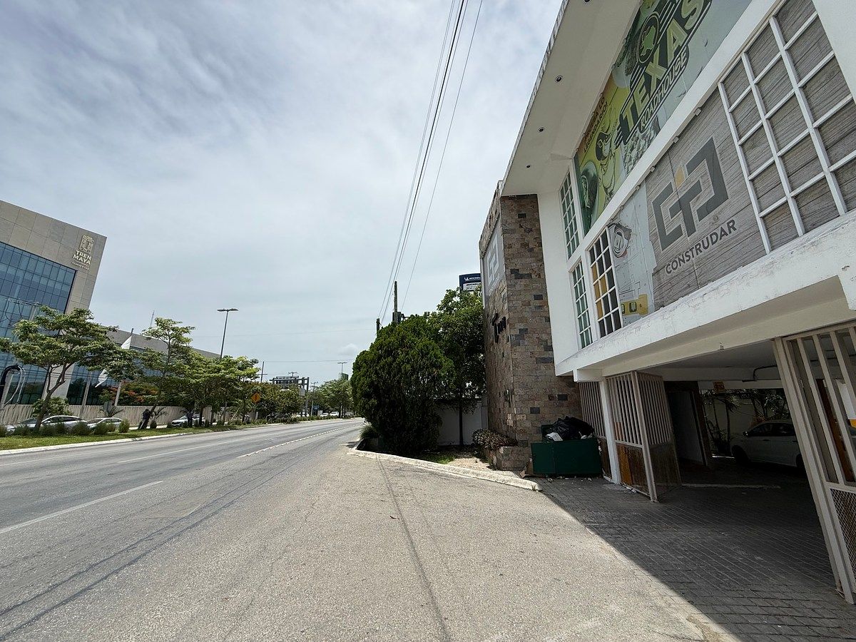 Local comercial ideal para negócio localizado em uma praça na avenida, foto 1 de 16