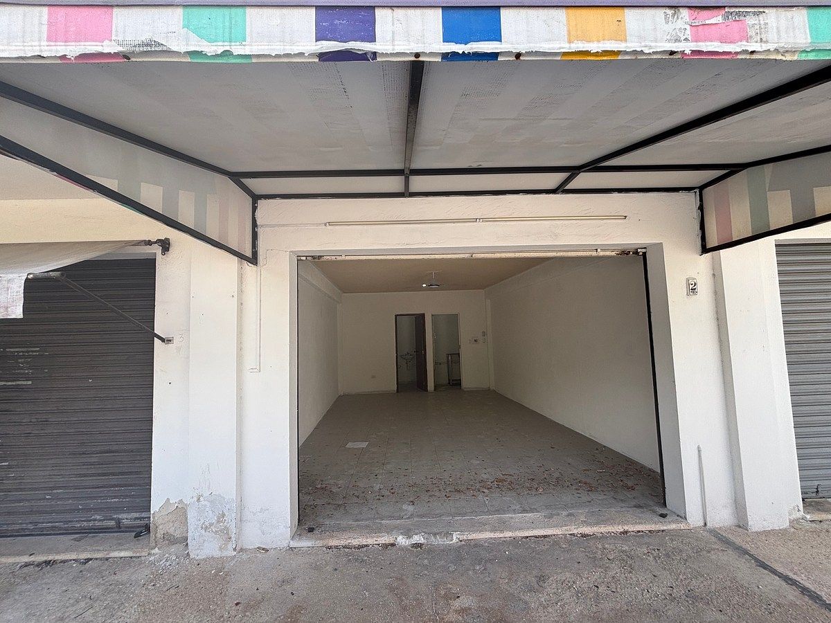 ENTRADA  LOCAL, photo 1 of 5