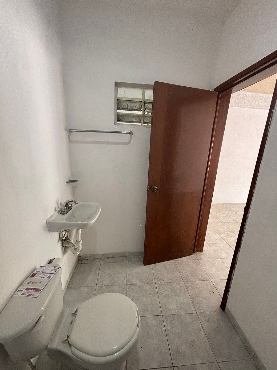 BAÑO/ BODEGA, photo 2 of 5