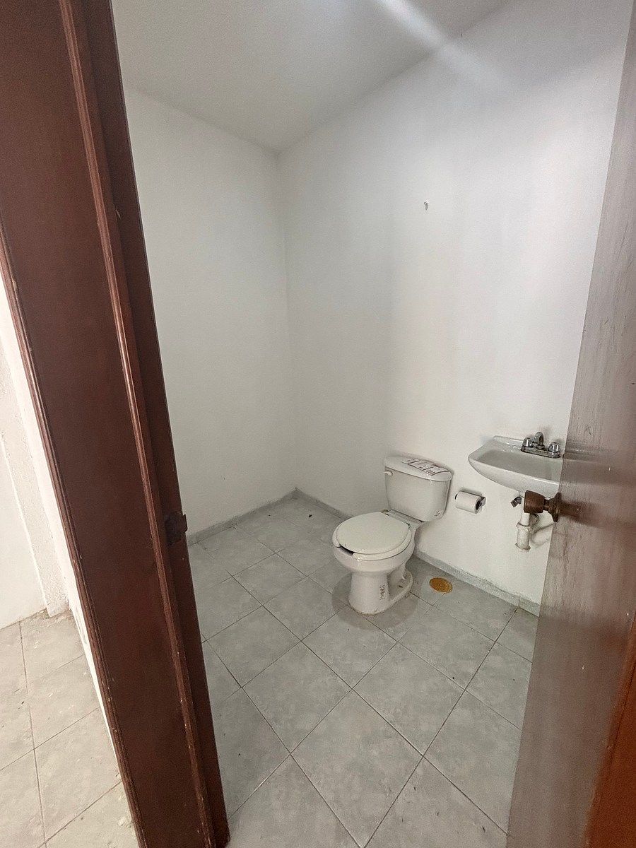 BAÑO, photo 4 of 5