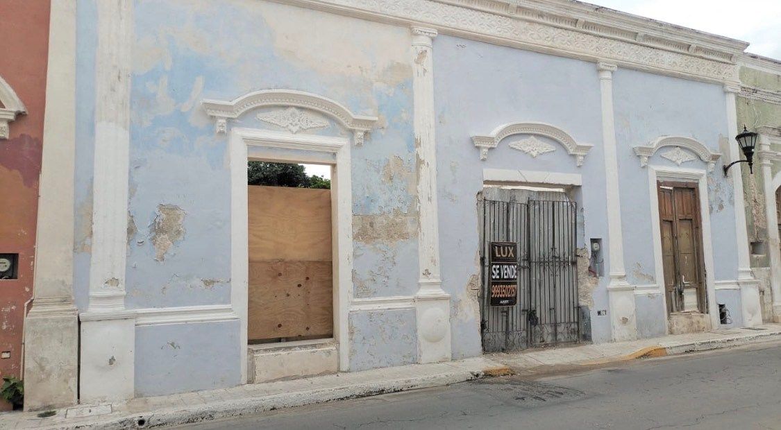 Colonial house, photo 1 of 2