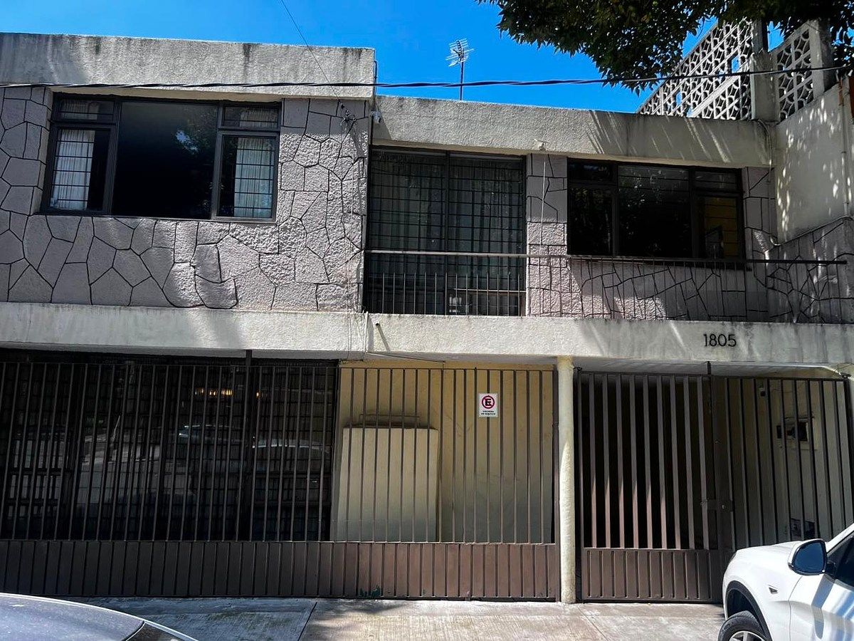CASA EN VENTA EN NARVARTE, foto 1 de 9