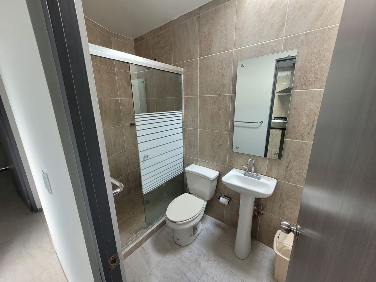 Baño recámaras secundarias, foto 10 de 11