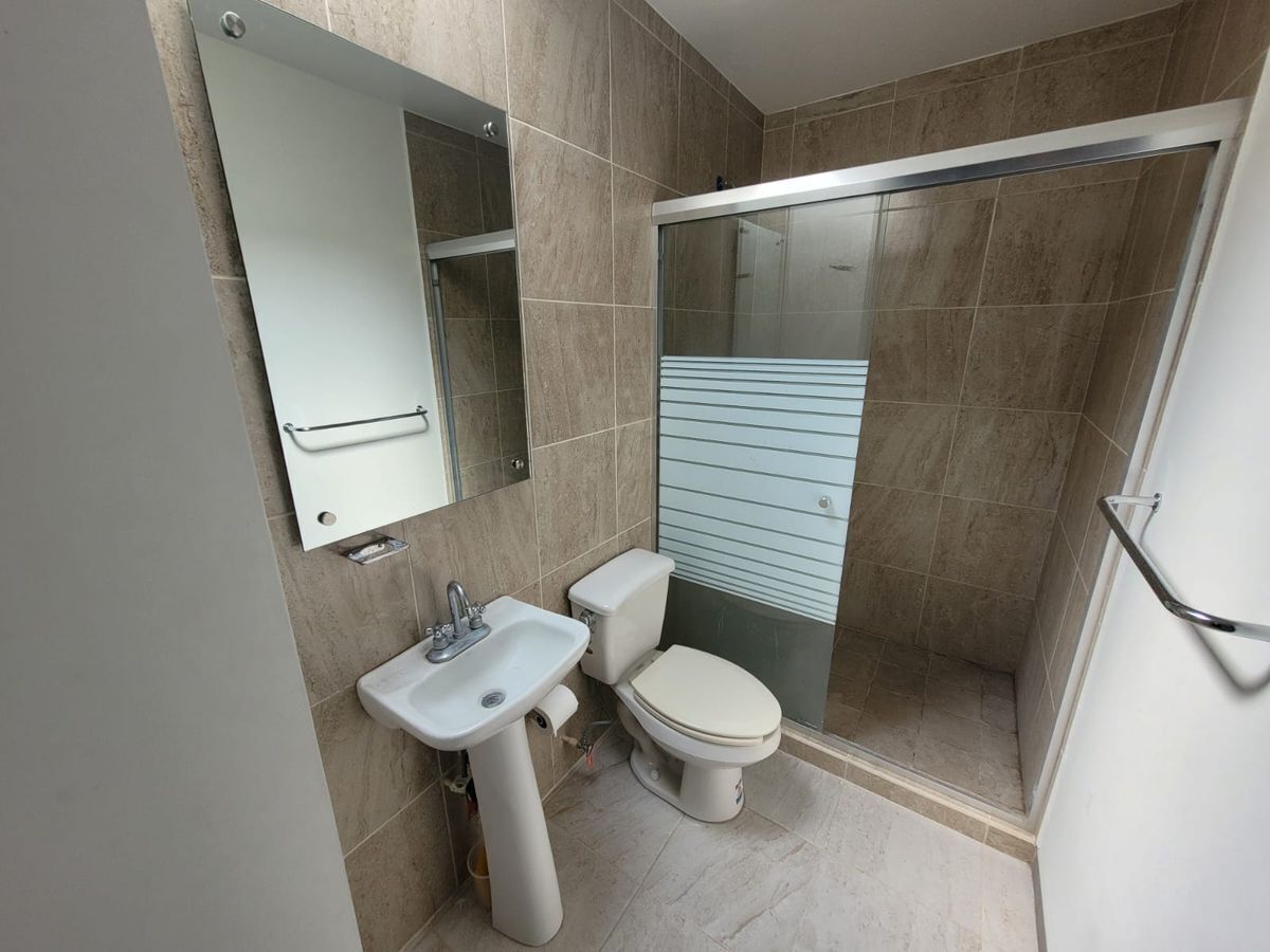 Baño recámara principal, foto 7 de 11