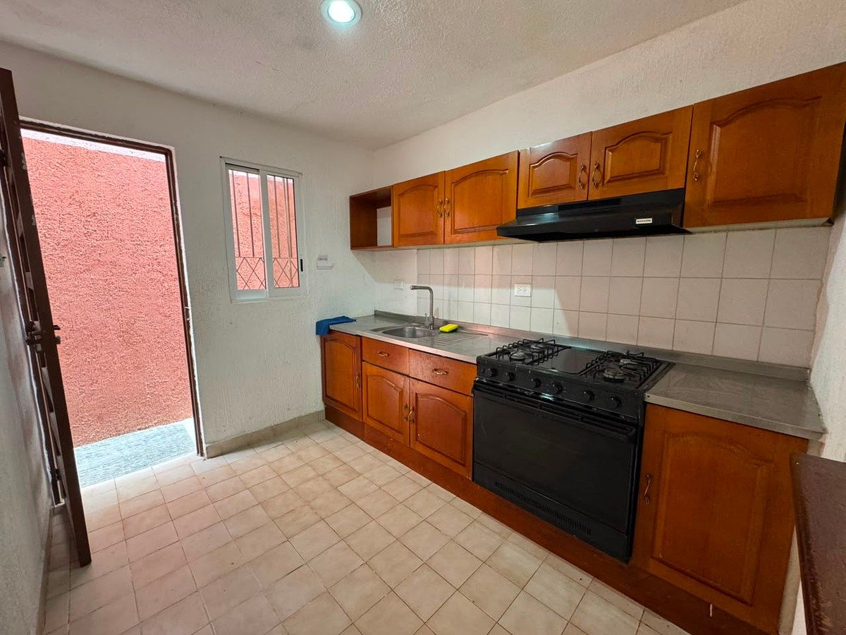 Cocina con estufa, campana y gavetas, foto 3 de 27