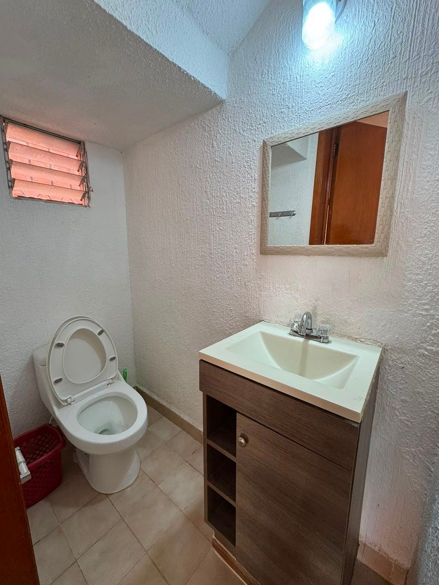 Baño de visitas, foto 8 de 27
