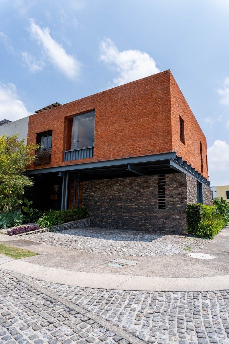 EXCLUSIVE AUTHOR RESIDENCE FOR SALE IN PUNTO SUR, photo 1 of 43