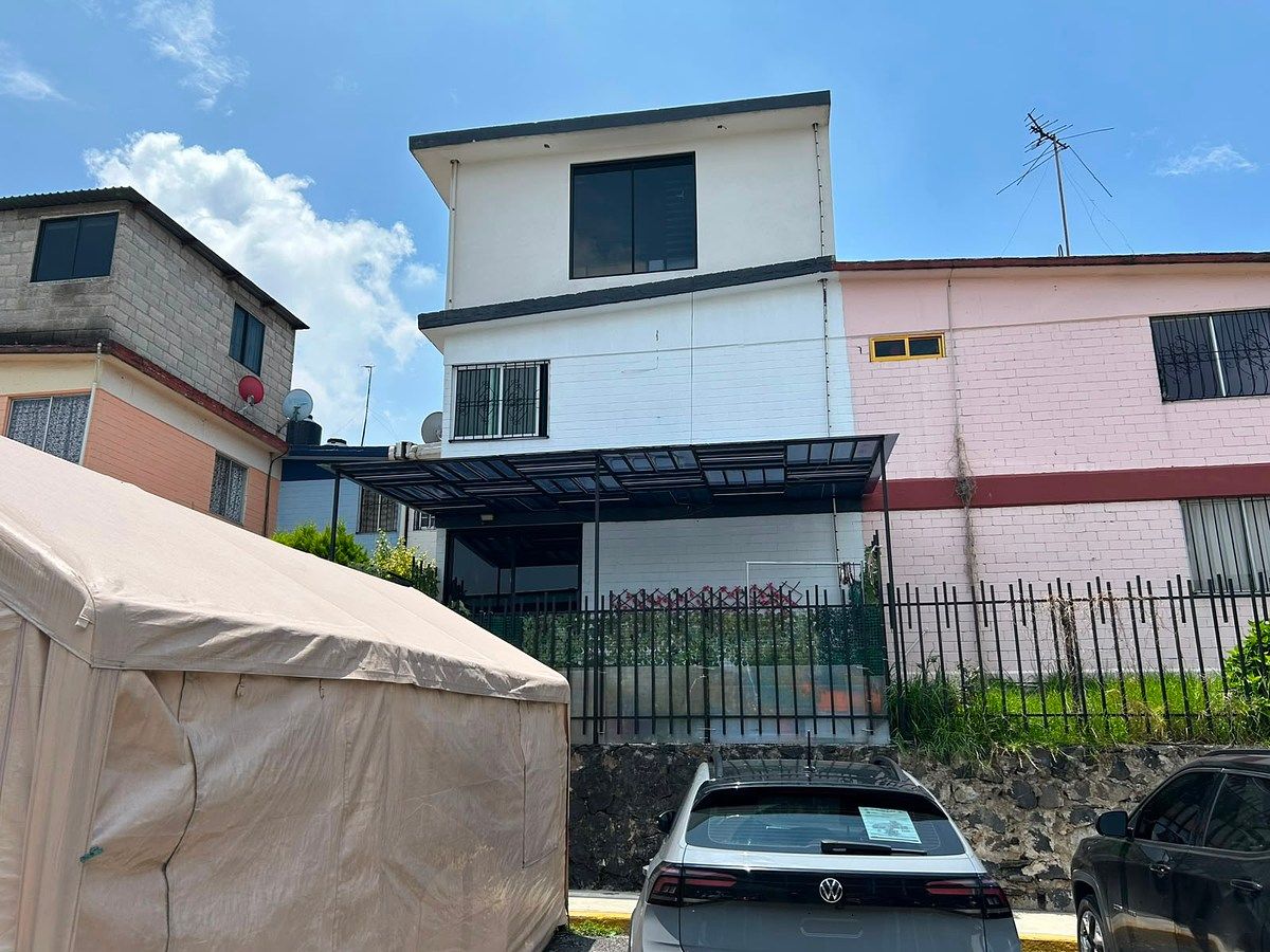 Casa en U.H. El Tesoro en San Lorenzo Tezonco, foto 1 de 26