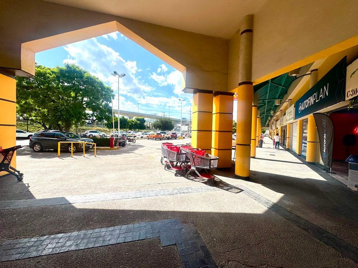 Shopping Mall Space in Santa Úrsula, Texcoco, photo 2 of 12